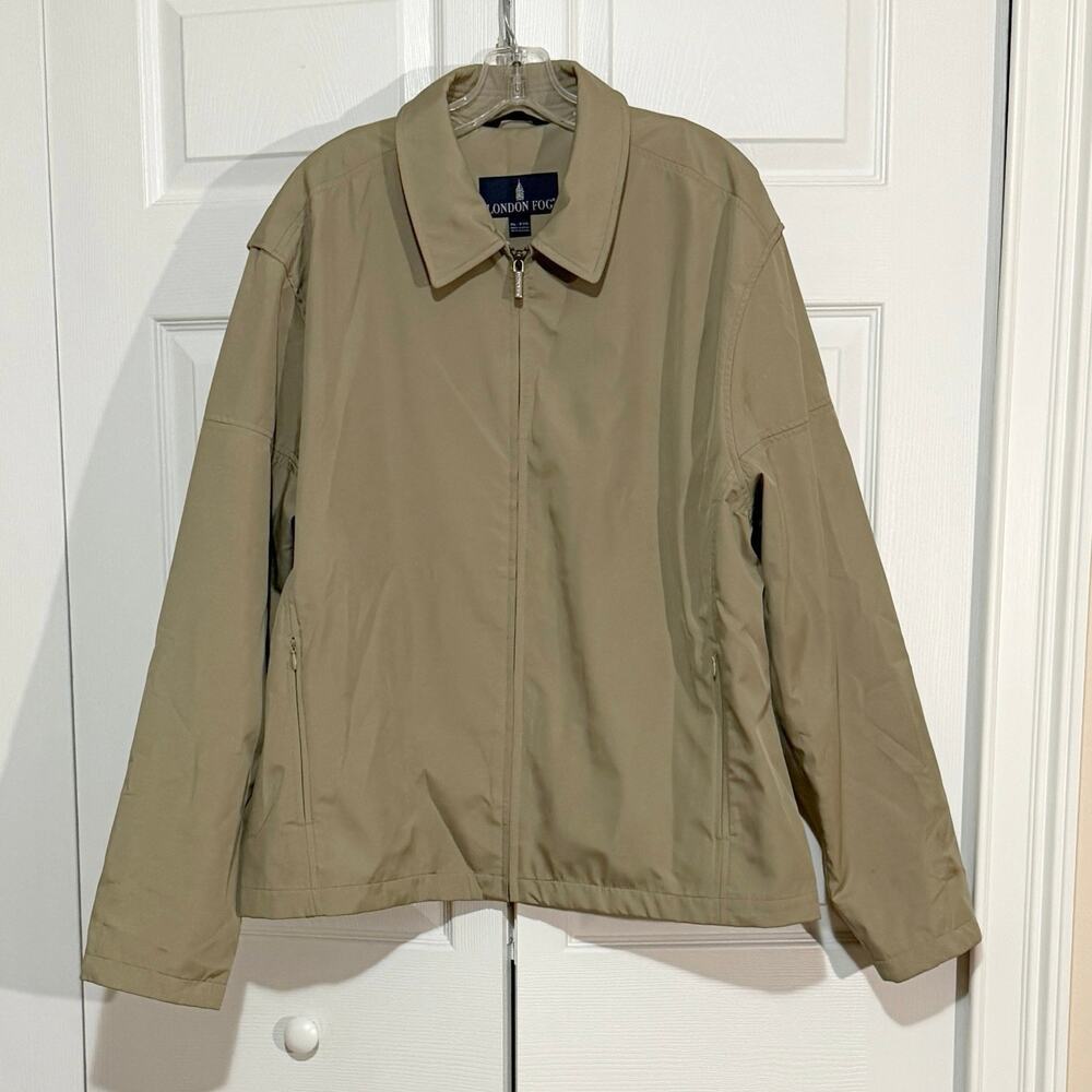 London Fog mens’s XL golf jacket. Beige. Bi-swing back. Full zip. 4 pockets.